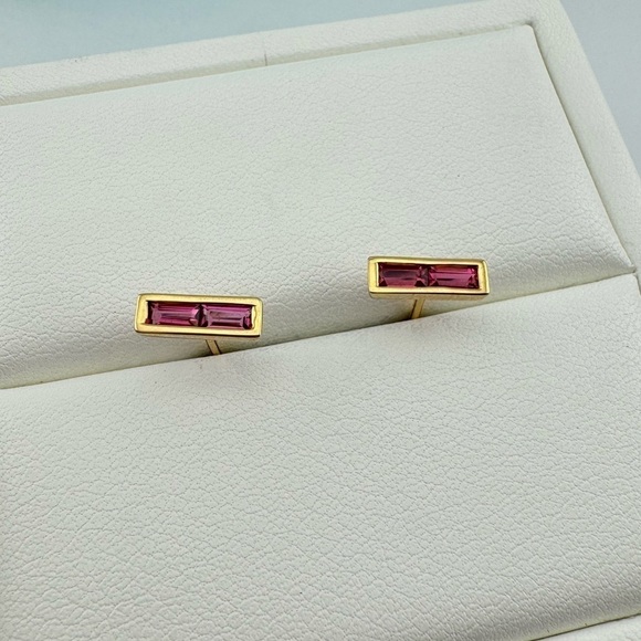 Tiffany & Co. Paloma's Studio Bar Earrings in 18k Gold with Baguette Rubellites - Picture 2 of 5